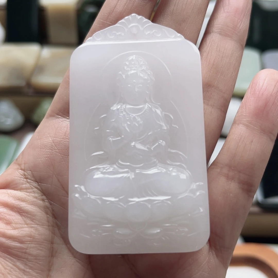 红***馨石英质玉未镶嵌颈饰