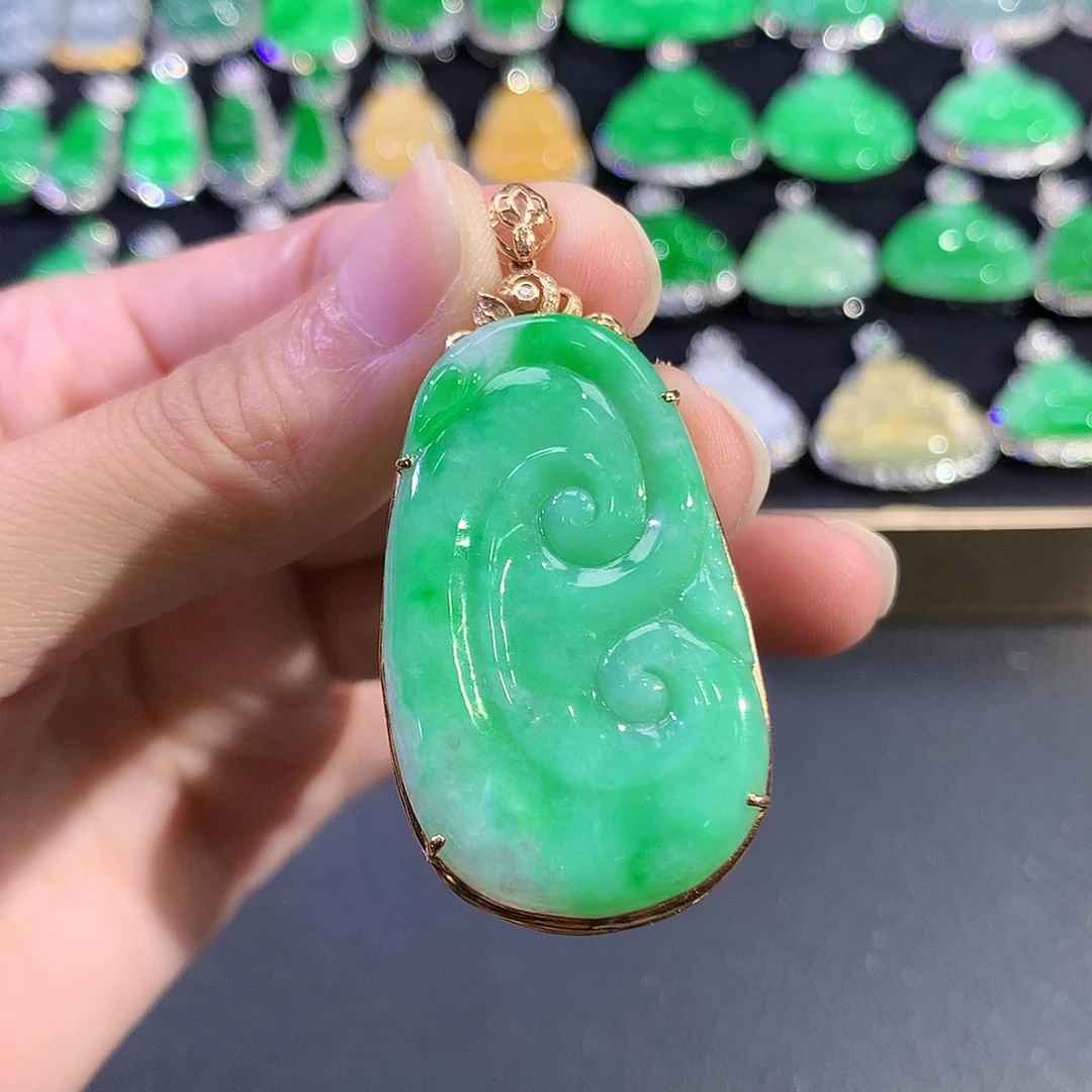 翡翠18K金镶嵌吊坠(赠链)