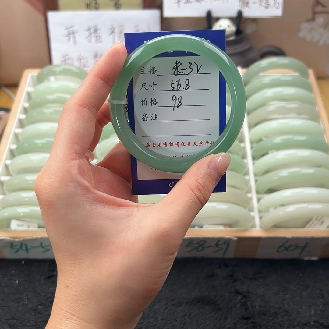 石英质玉未镶嵌手镯