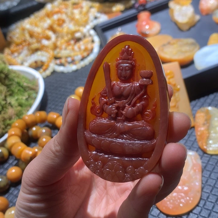石英质玉（黄龙玉）未镶嵌颈饰