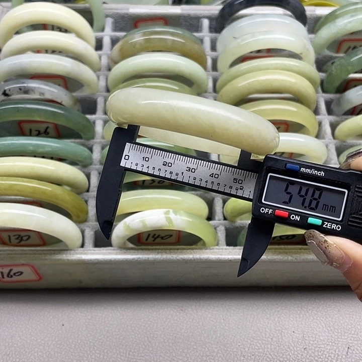 蛇纹石玉未镶嵌手镯121