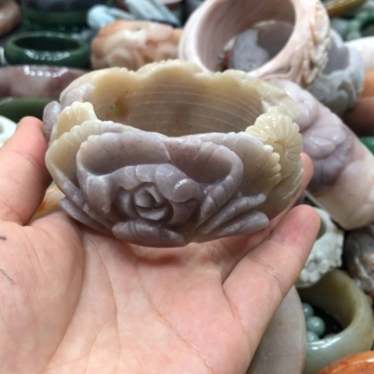 未镶嵌石英岩玉珠宝奇石小**子