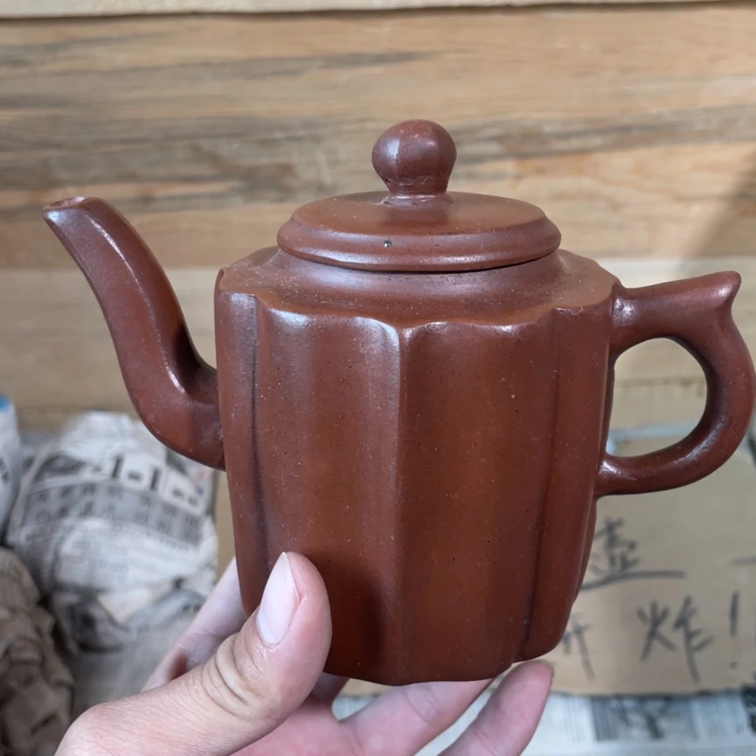 茶壶紫砂老厂紫砂壶一件。