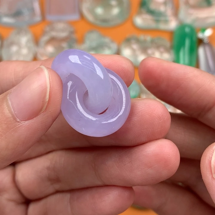 翡翠挂件未镶嵌….