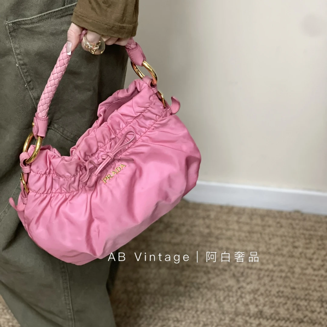 95新 Prada/普拉达 阿白奢品/Prada 粉色降落伞蝴蝶结福袋腋下包