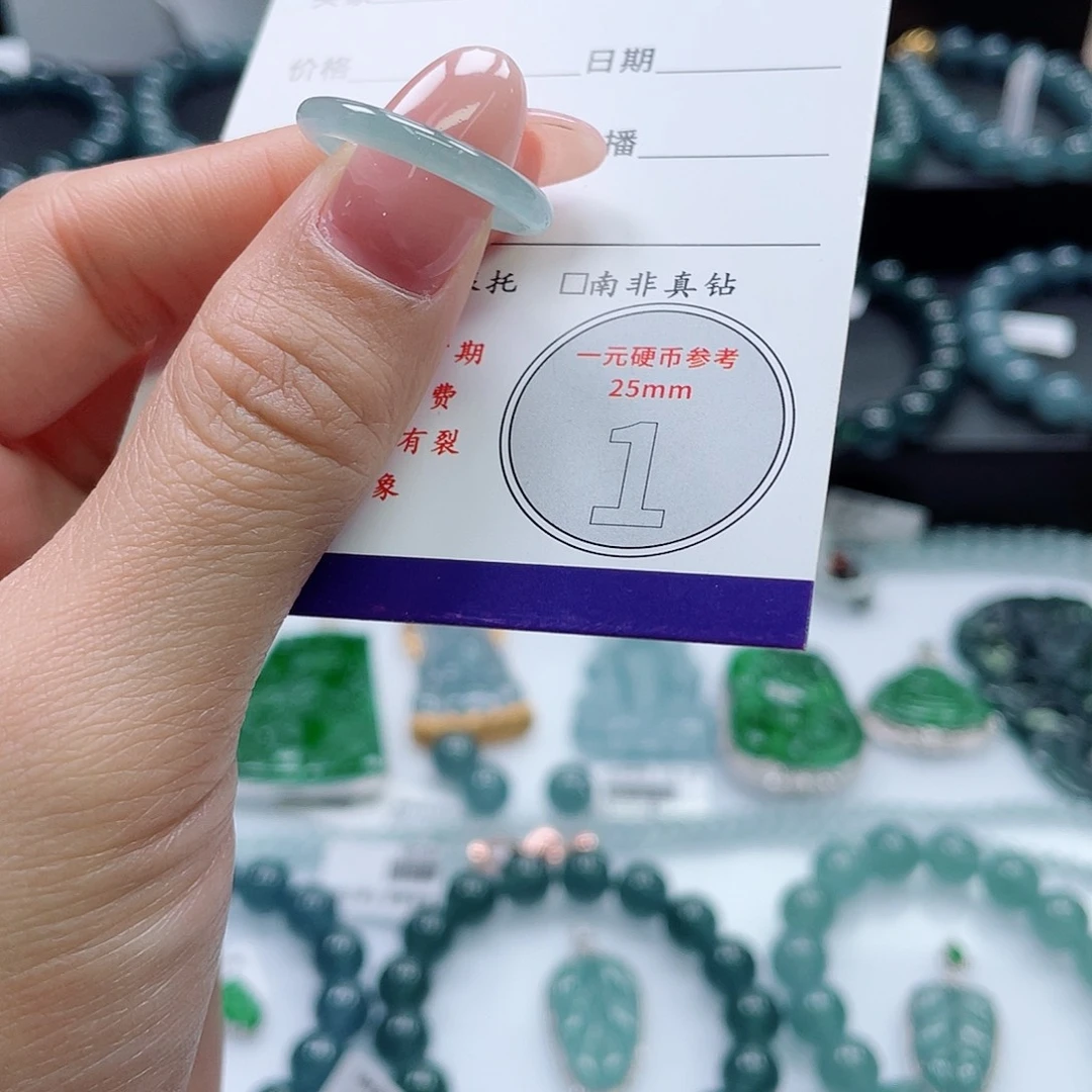 翡翠未镶嵌颈饰戒圈