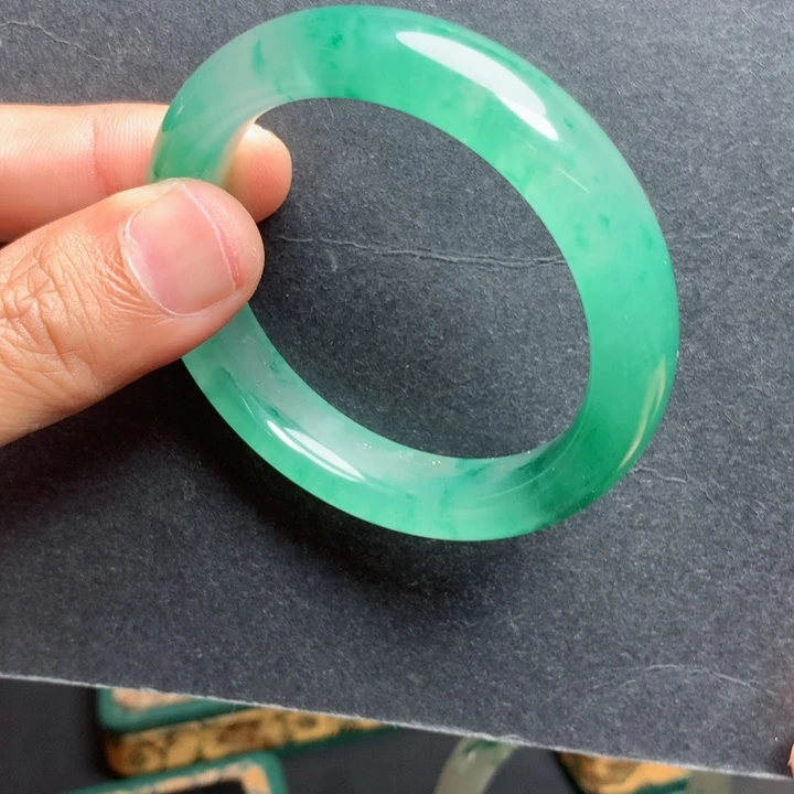 未镶嵌手镯石英质玉