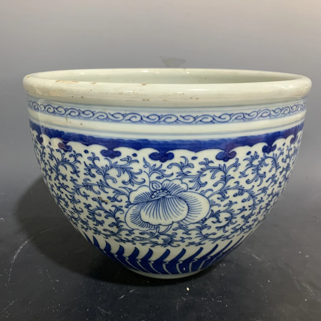 A0724149   清乾隆 青花卷草纹卷缸 高度约19口径25