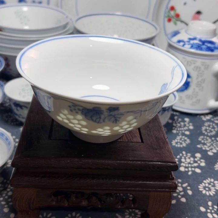 陶瓷青花玲珑5寸葡萄饭碗