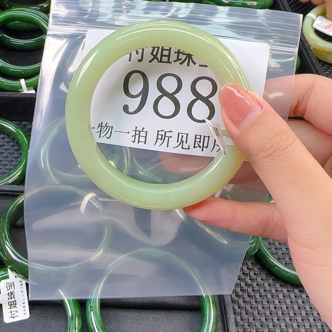 颈饰未镶嵌和田玉手镯59 988