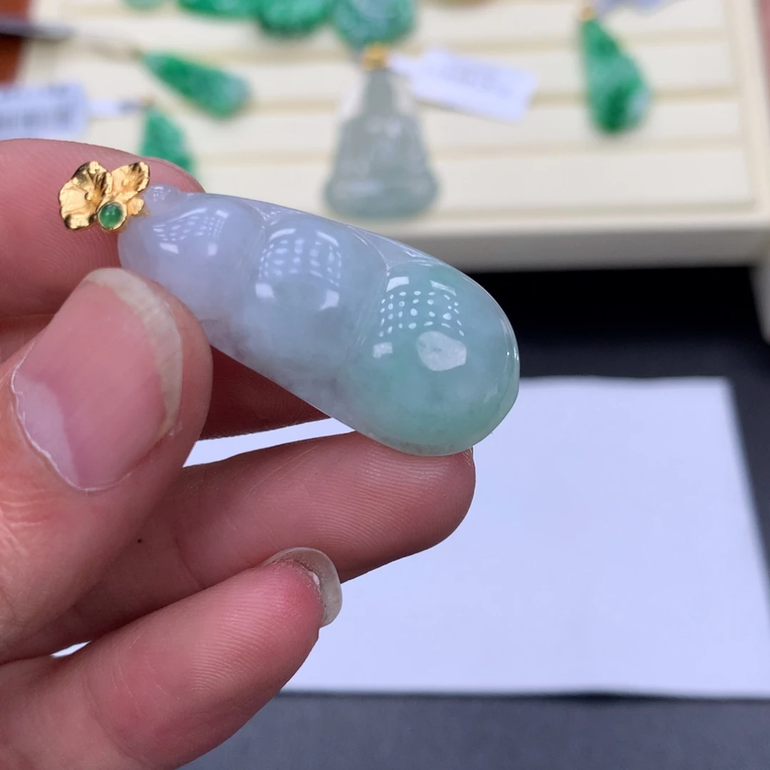 翡翠未镶嵌颈饰吊坠