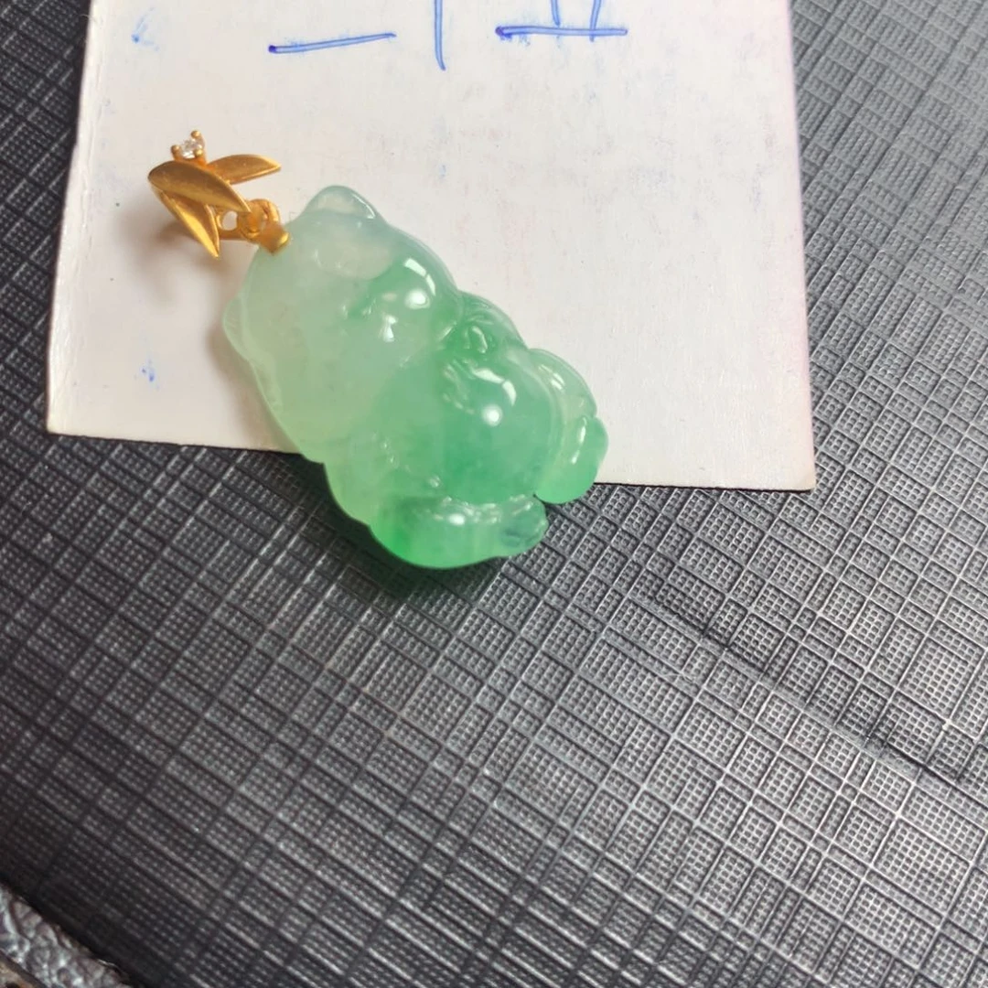 翡翠18K金镶嵌颈饰翡翠