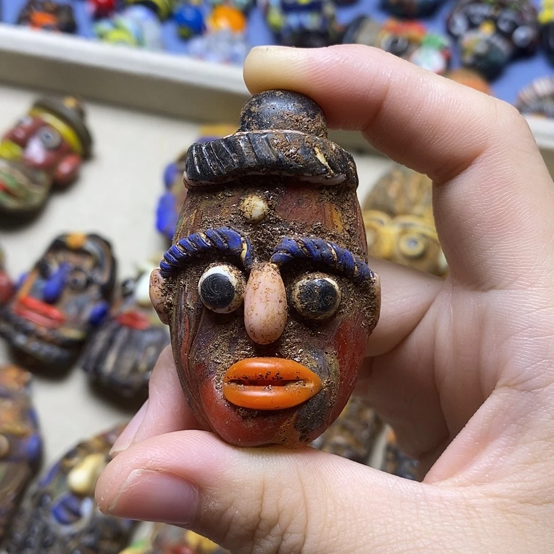 琉璃颈饰一个不服气娃娃035