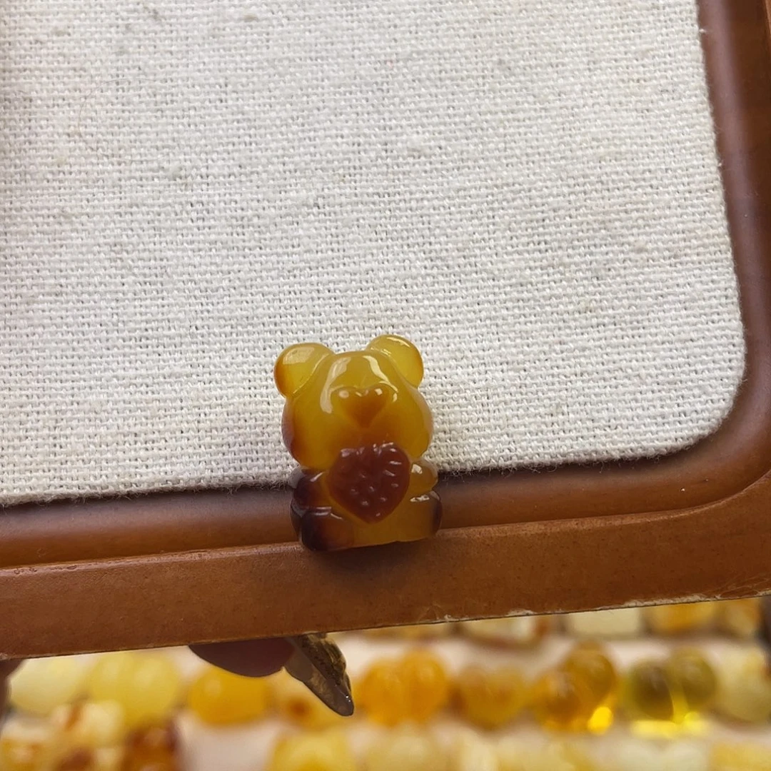 裸石琥珀未镶嵌小 熊