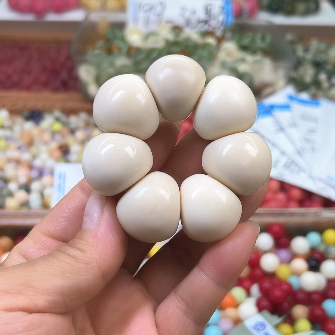 菩提根/象牙果手串微瑕24白色算瓣1个有裂