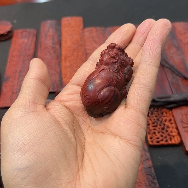 紫檀木类花窗雨****）紫檀窗花