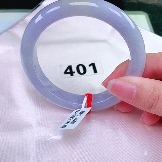 翡翠手镯未镶嵌翡翠手镯