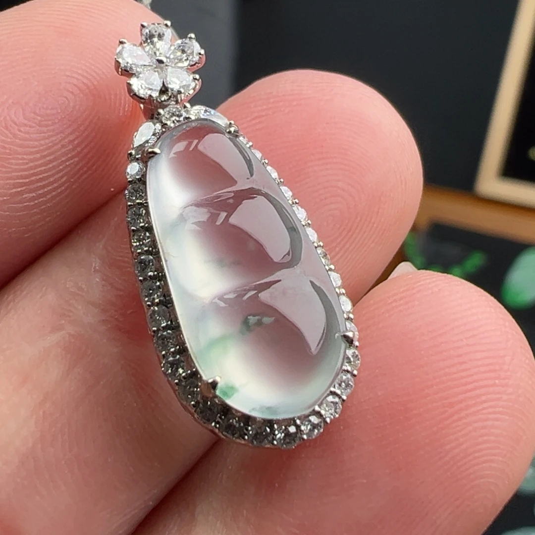 翡翠18K金镶嵌颈饰豆子17.2