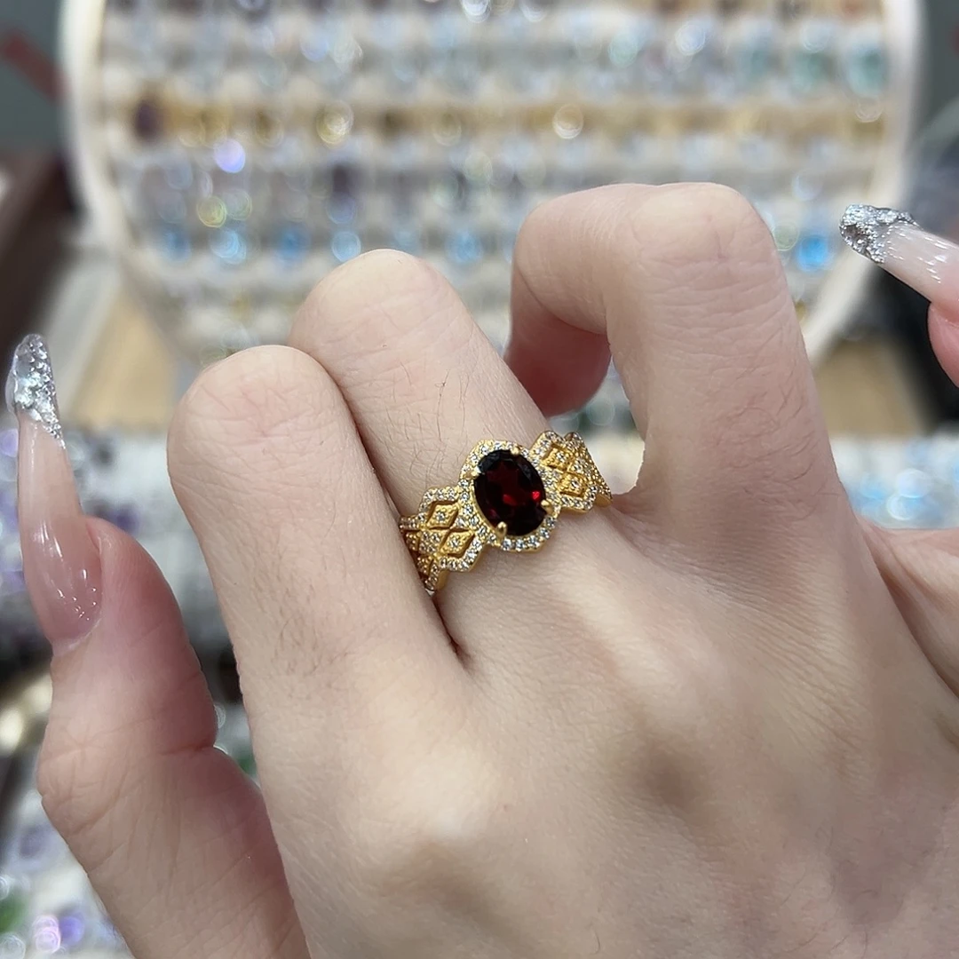 雨***薇戒指石榴石银S925镶嵌