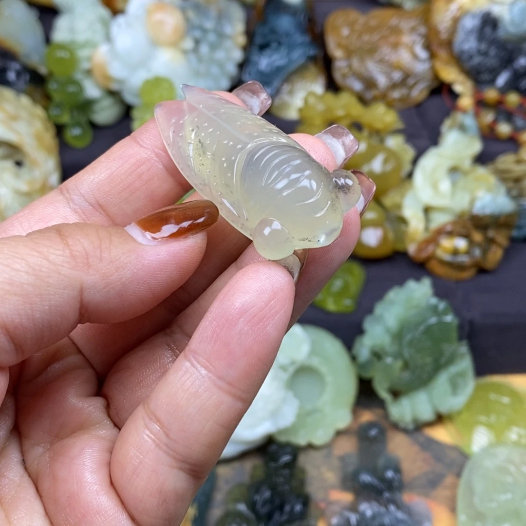 蛇纹石玉颈饰未镶嵌