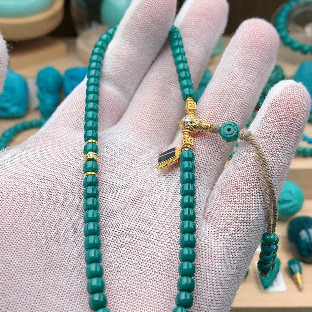 绿松石未镶嵌颈饰