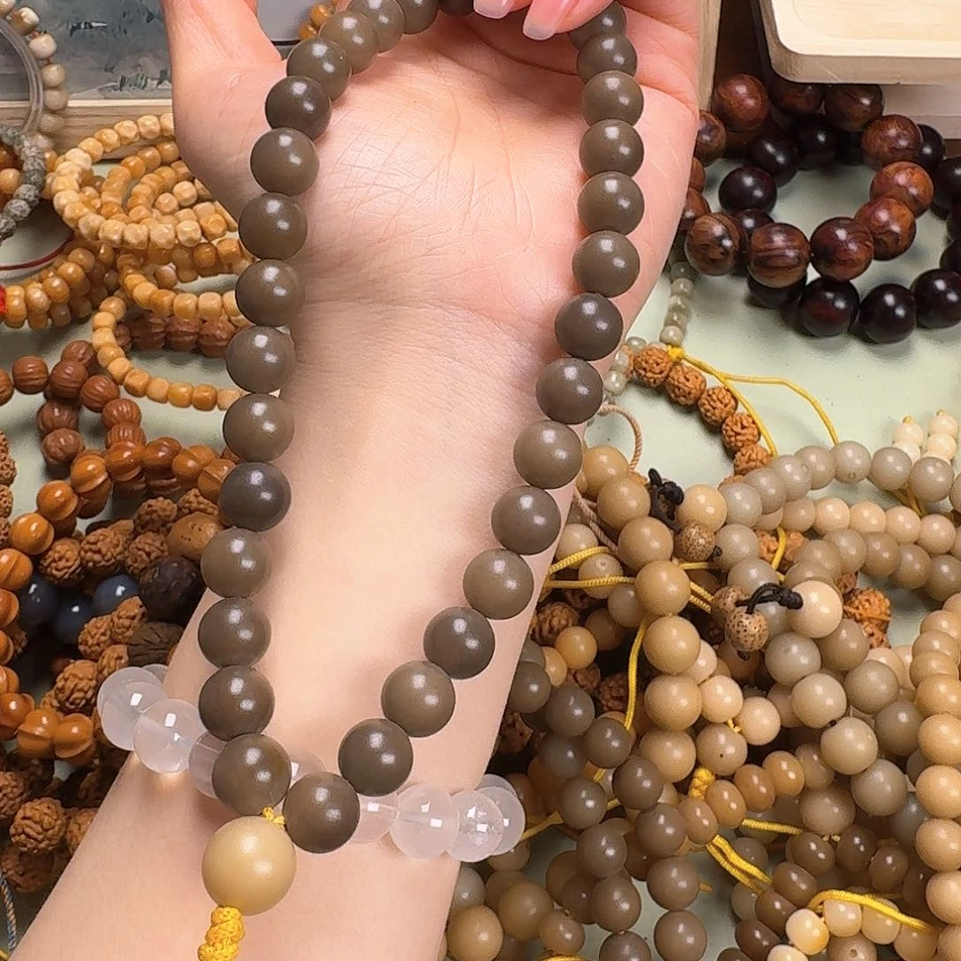 白玉菩提把件杨*奇白玉菩提手持奶奶灰