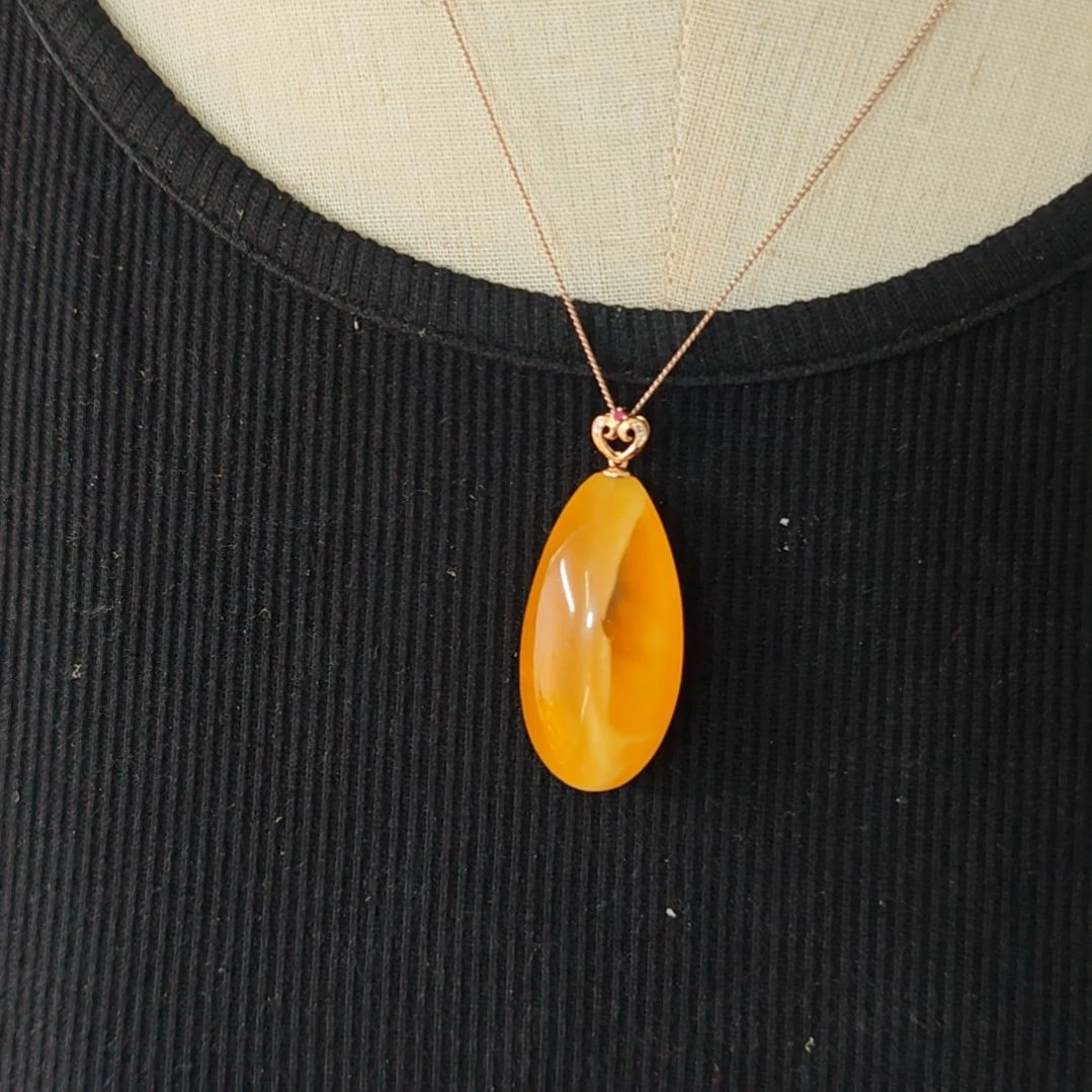 18K金镶嵌蜜蜡戒指