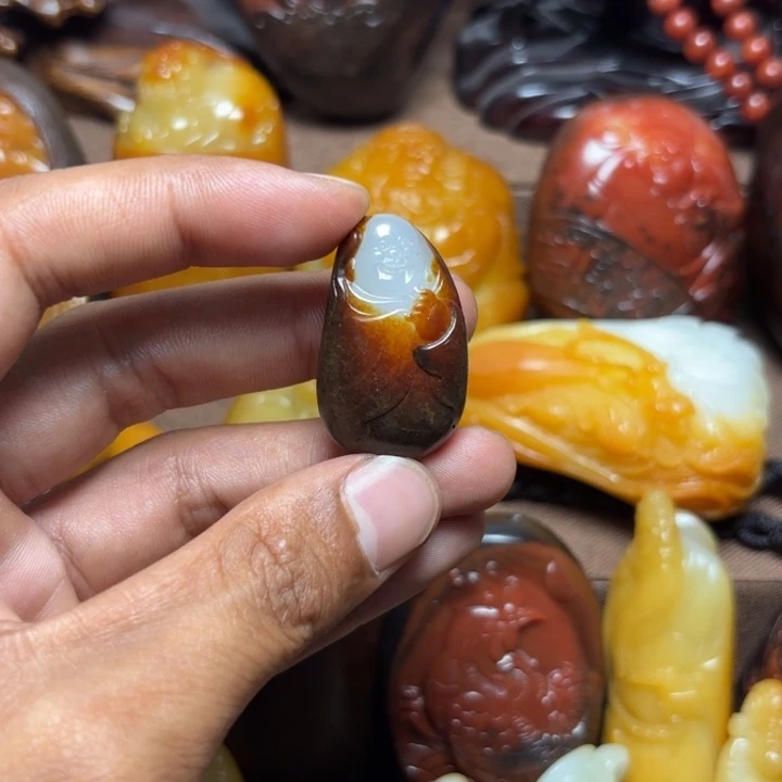 和田玉未镶嵌颈饰華