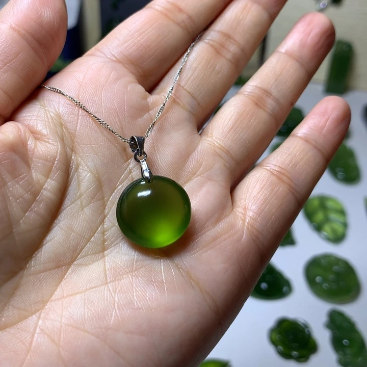 青***苗岫玉银S925镶嵌颈饰吊坠