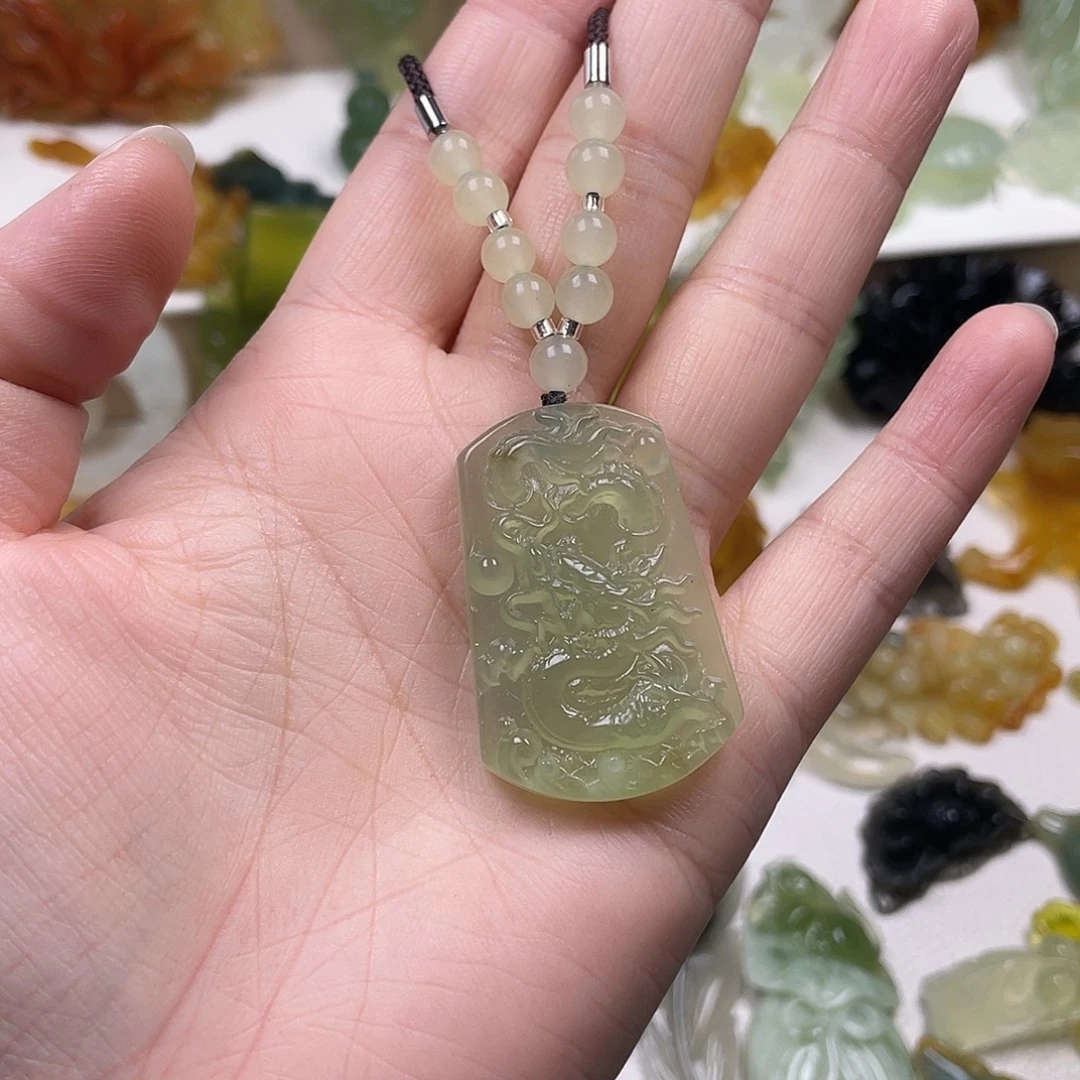 蛇纹石玉未镶嵌颈饰