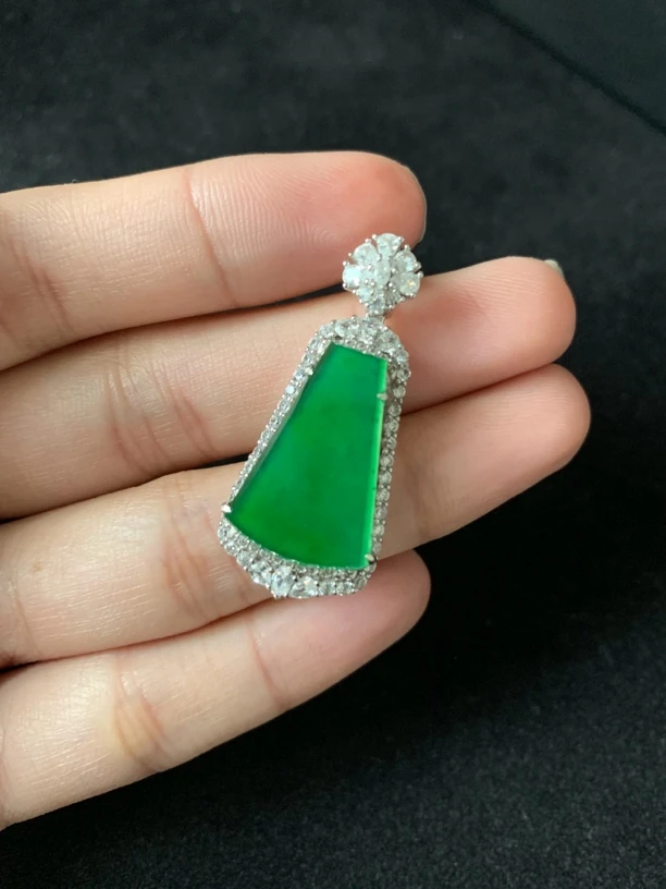 自然光天然翡翠S925银镶嵌冰阳绿色无事牌吊坠尺寸36.3*15.7*7.0