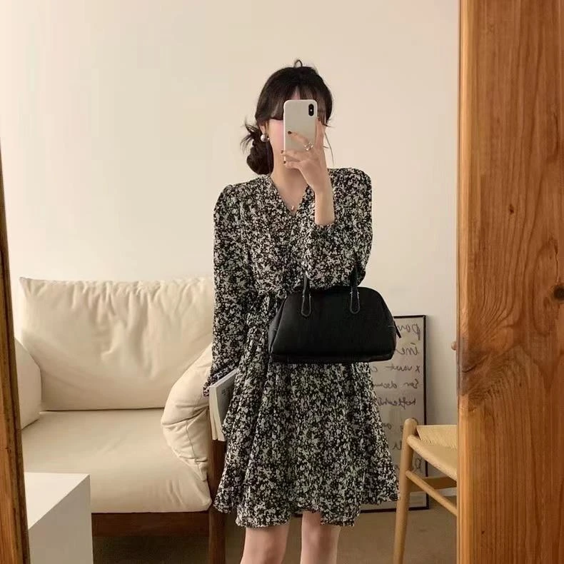 2025秋装大码女装气质盐系小个子v领碎花长袖连衣裙M-4XL200斤