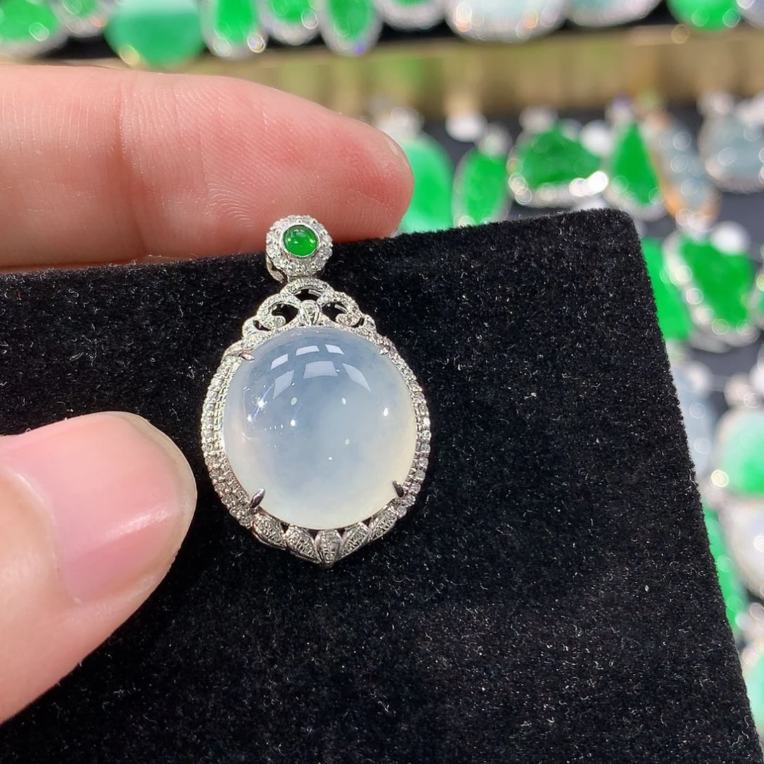 翡翠18K金镶嵌颈饰