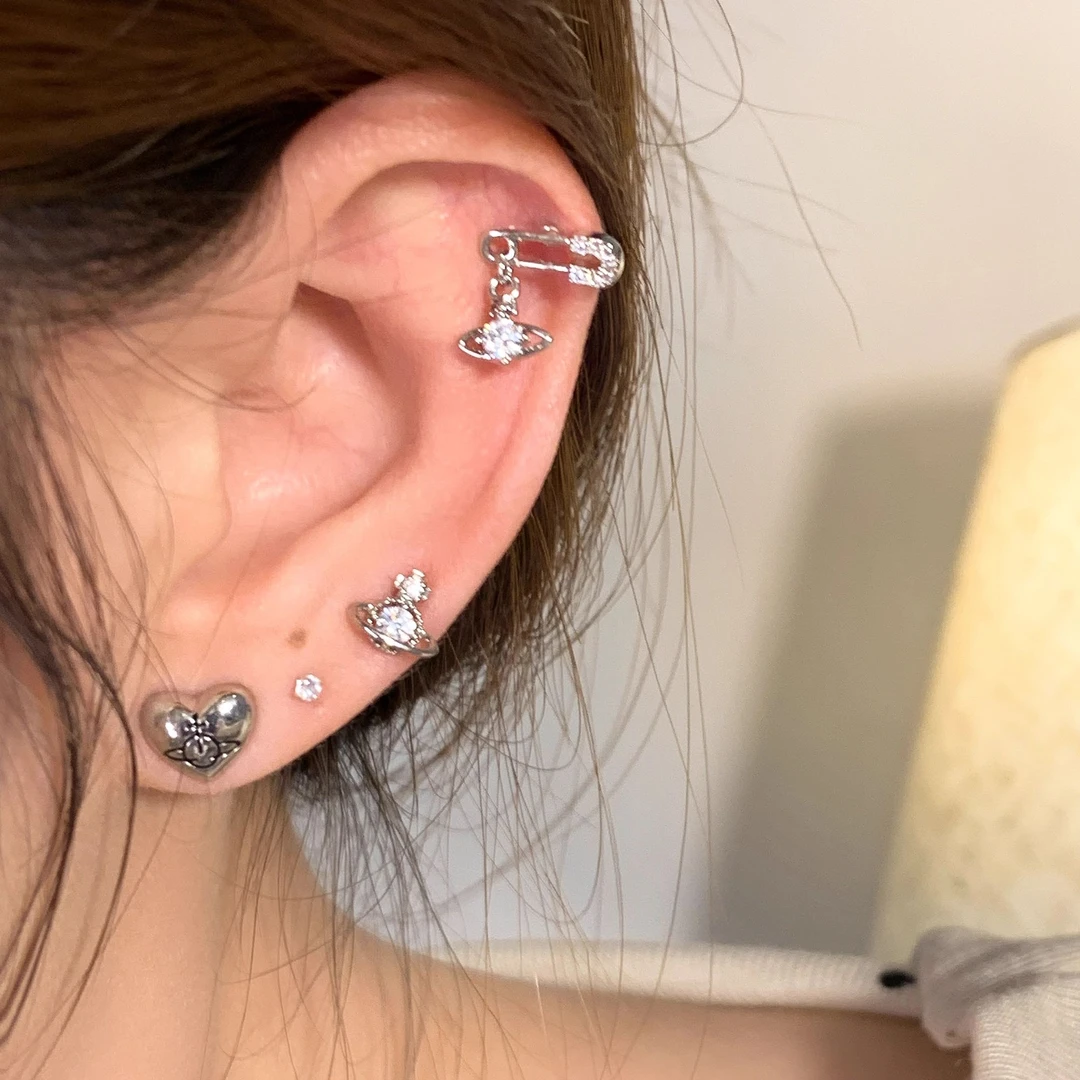 925银耳饰 防过敏！小巧耳骨钉女土星气质精致时尚日韩冷淡风爆闪
