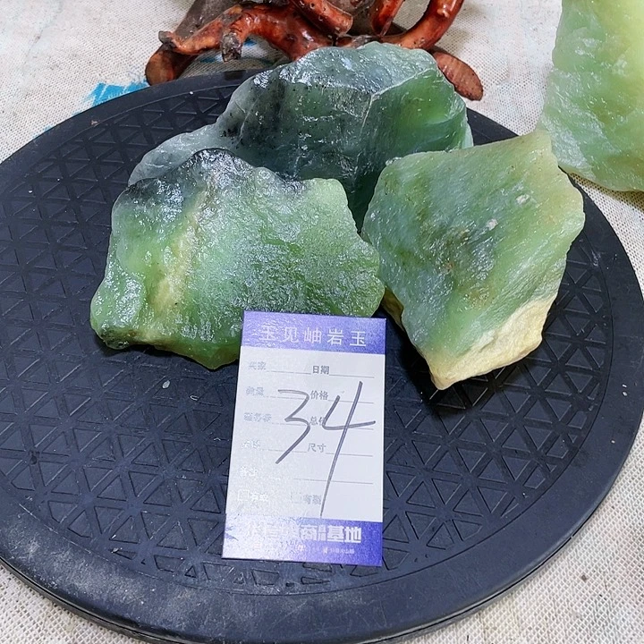 【闪购商品】未镶嵌蛇纹石玉珠宝奇石流****人