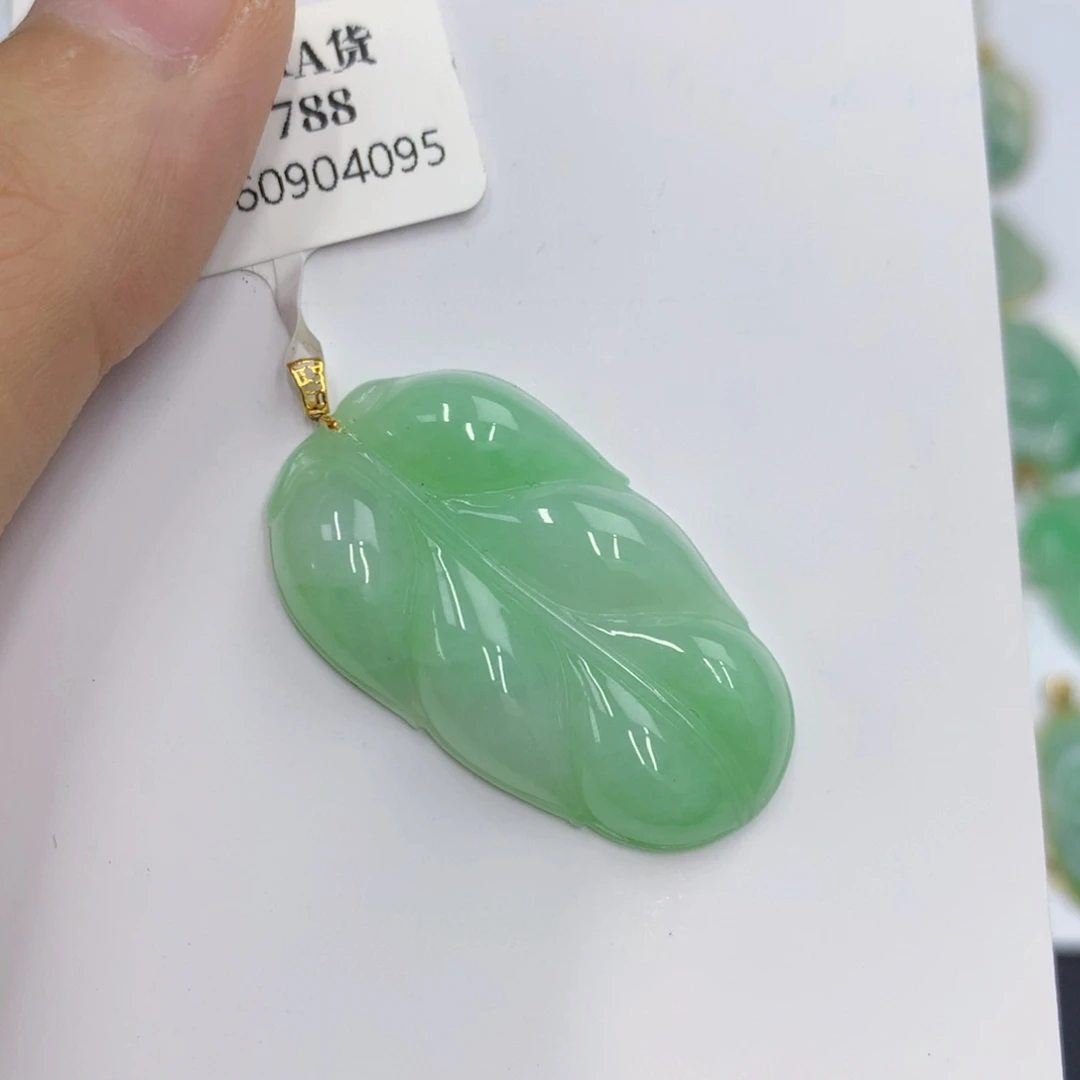 翡翠18K金镶嵌颈饰翡翠