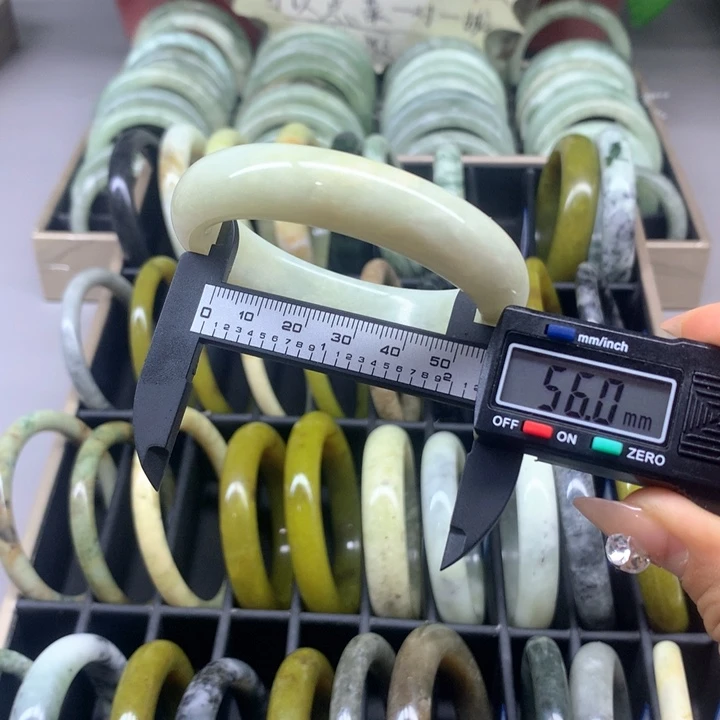 蛇纹石玉未镶嵌手镯168