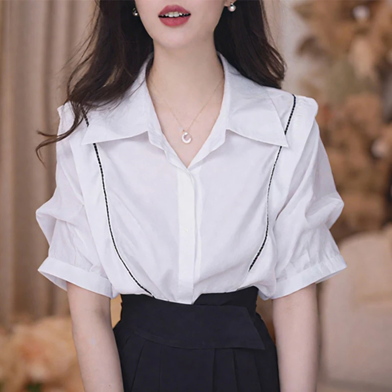 白色职业设计感短袖衬衫女夏季2025新款宽松时尚显瘦洋气v领上衣