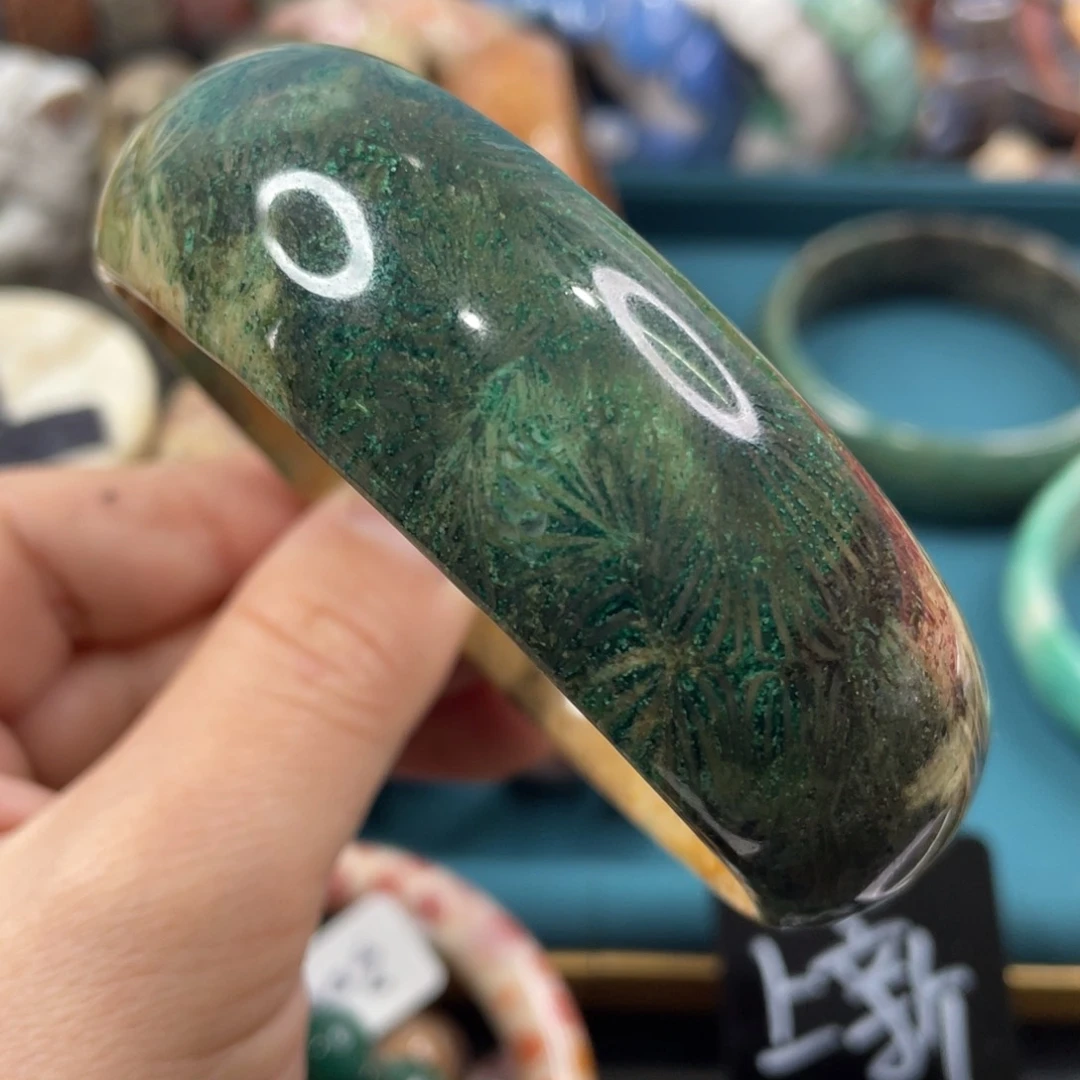 未镶嵌手镯硅化玉