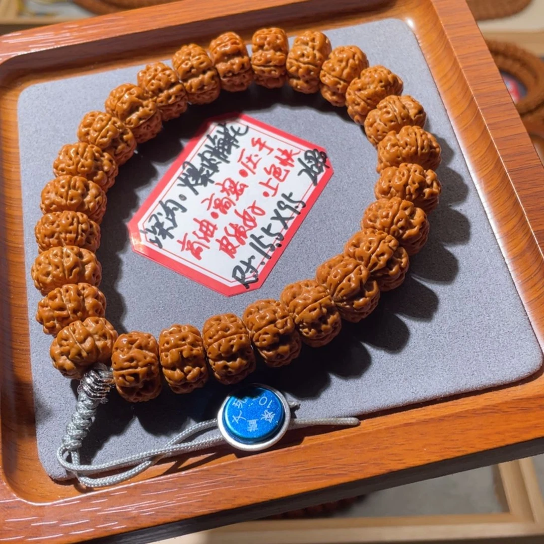 金刚菩提吊坠木****?梅花大飞碟