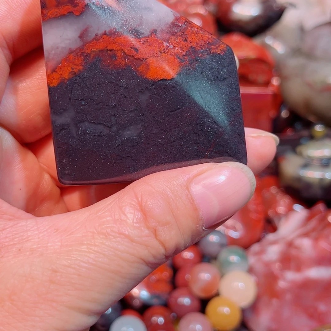 玉随形小印章黑地红