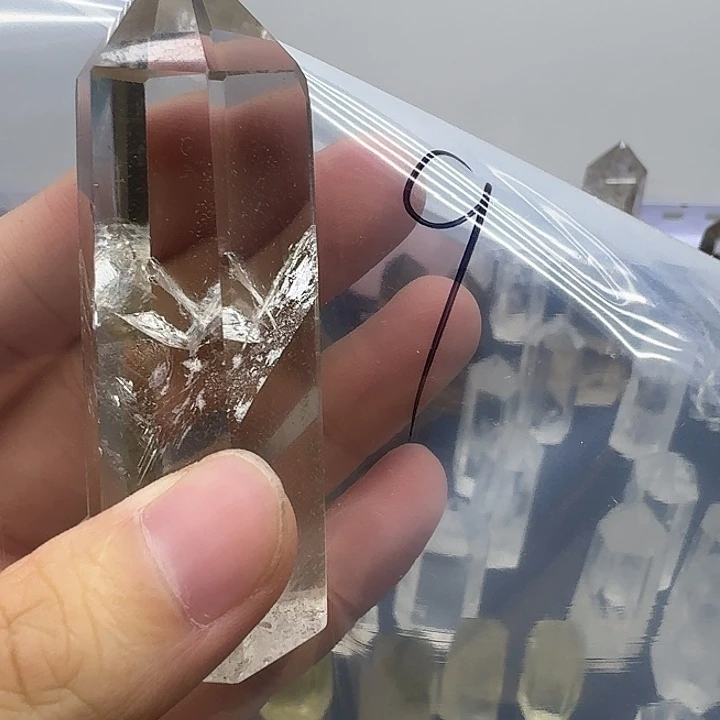 芳***）水晶摆件未镶嵌天然水晶