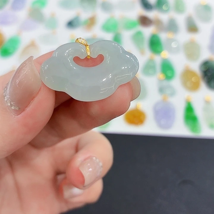 翡翠18K金镶嵌颈饰平安锁吊坠