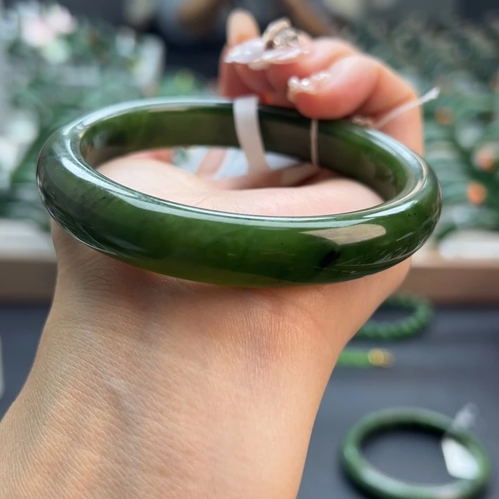 和田玉（碧玉）未镶嵌手镯