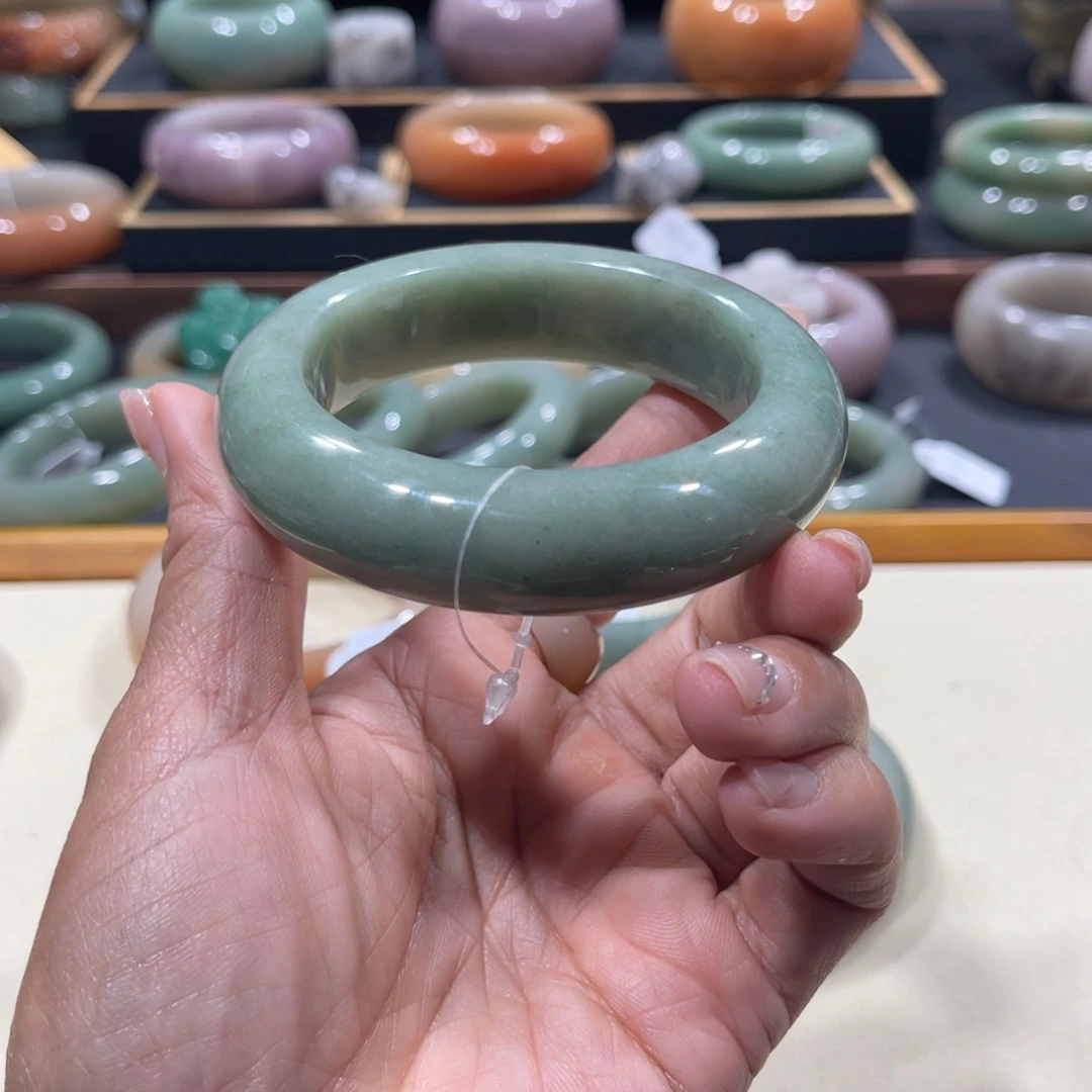 未镶嵌手镯石英岩玉