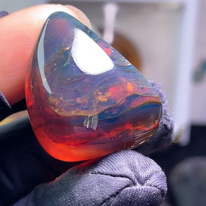 琥珀裸石未镶嵌。。