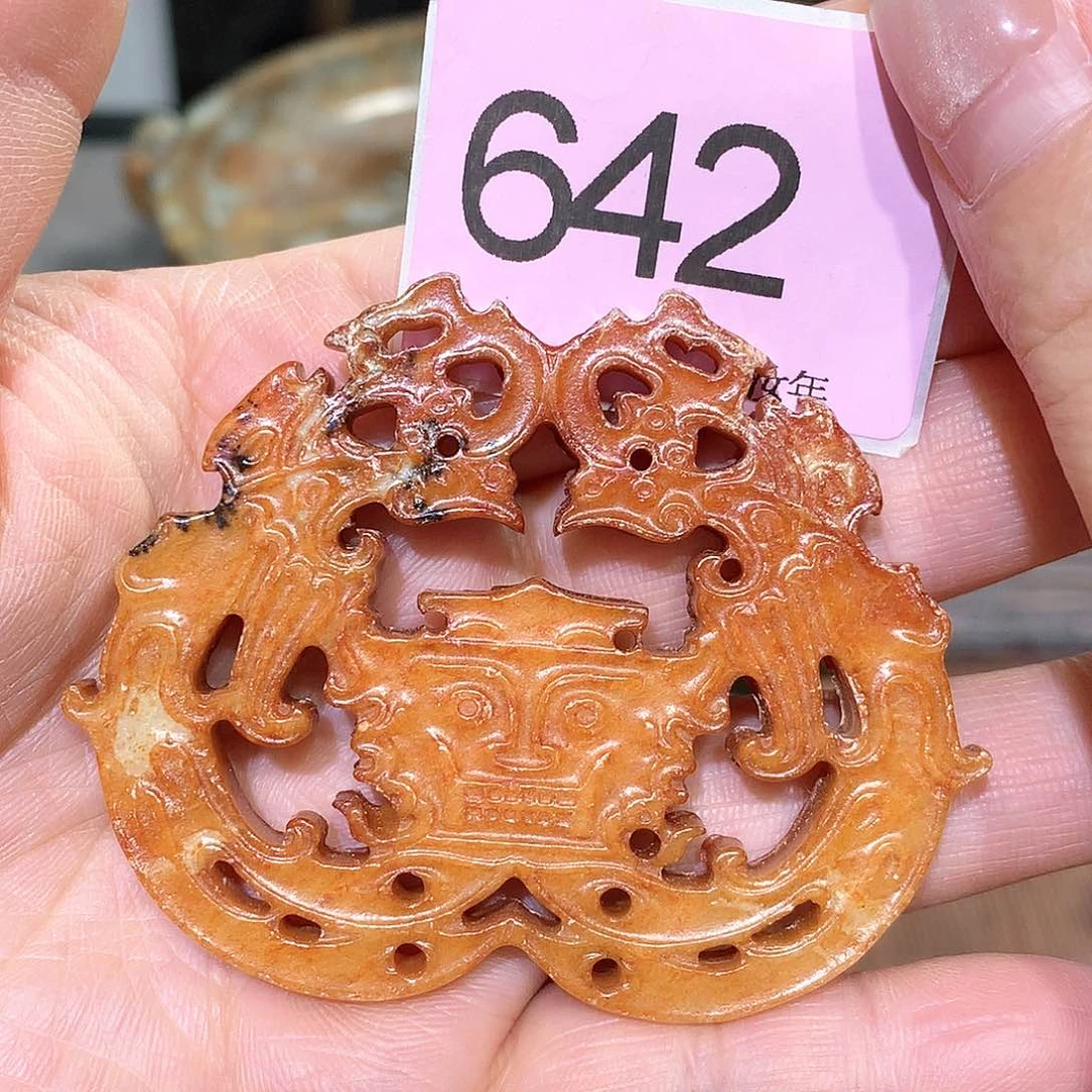 和田玉未镶嵌颈饰白**马