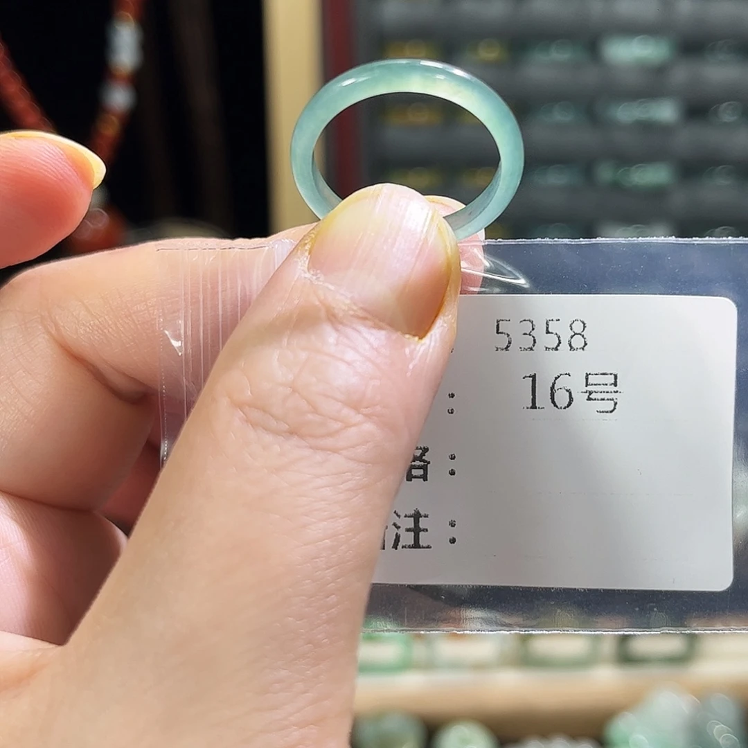 翡翠未镶嵌戒指5358。