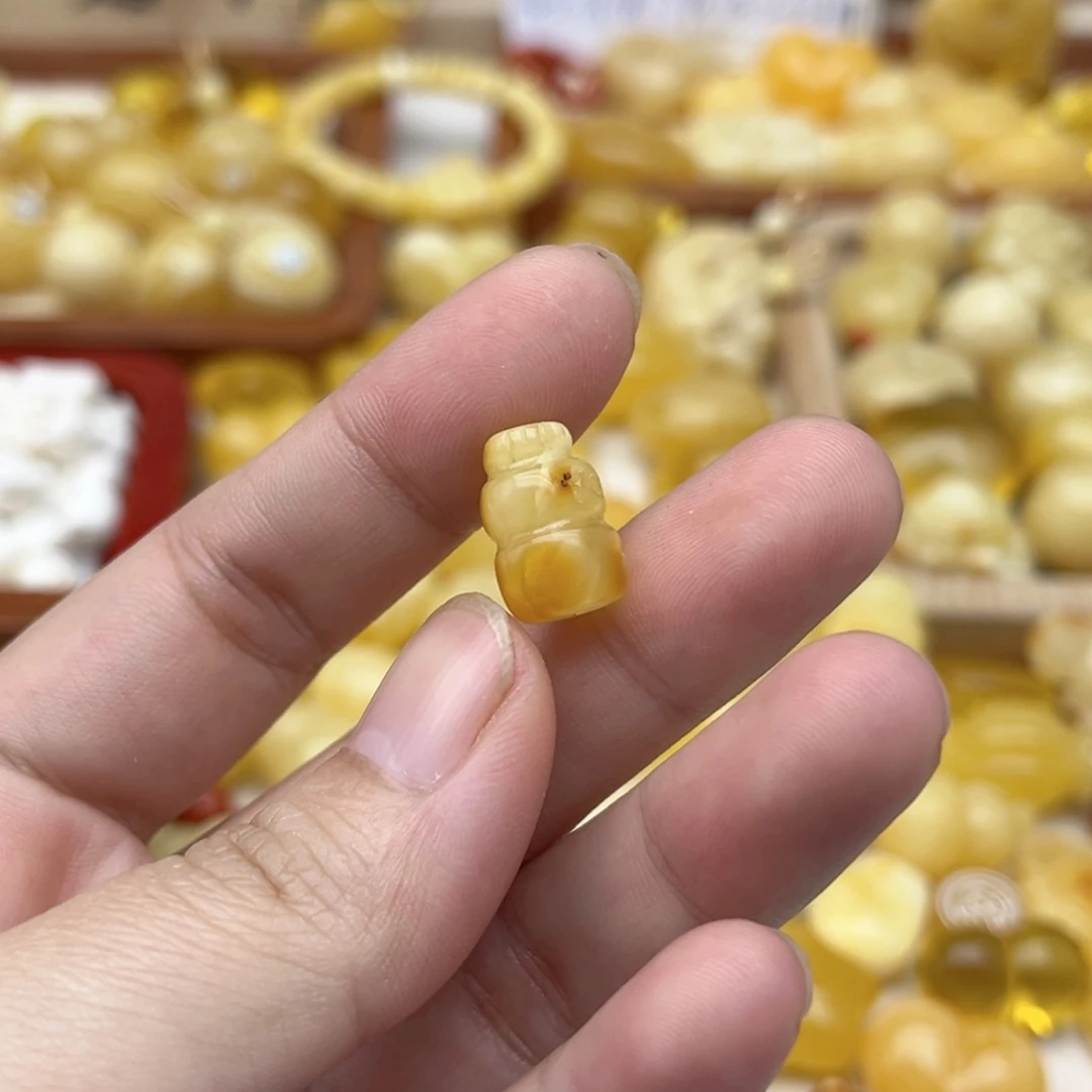 蜜蜡未镶嵌裸石配饰