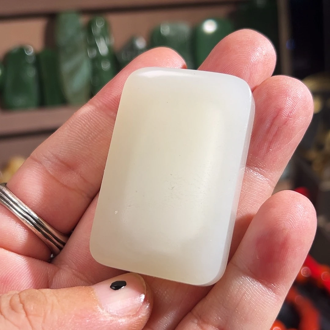 和田玉颈饰未镶嵌黑****星